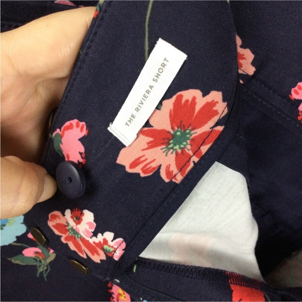 Loft Riviera Floral Print Classic Fit 4” Navy Shorts Size 14 - Picture 9 of 10